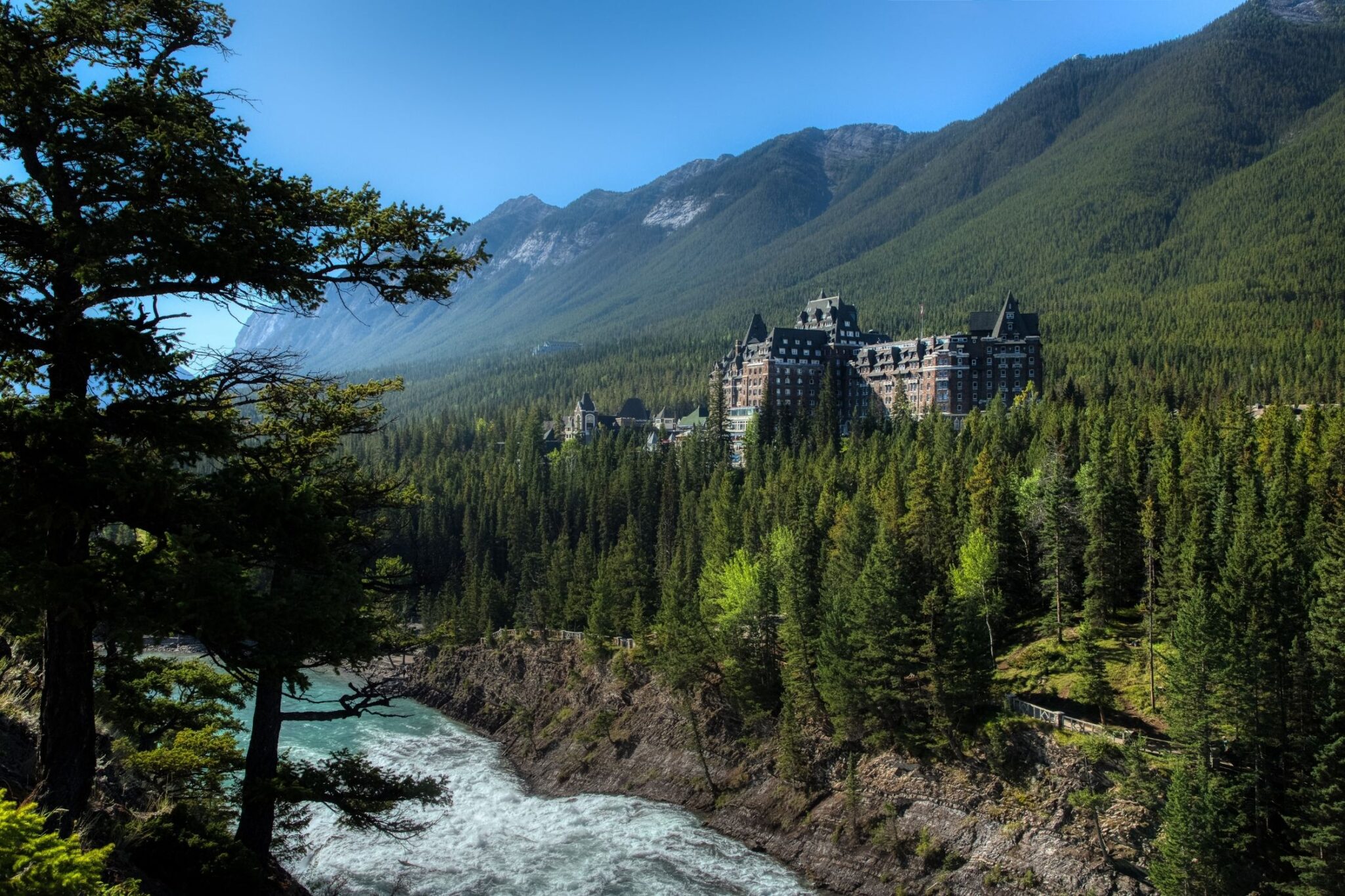 Surprise Corner viewpoint with Fairmont Banff Springs Hotel